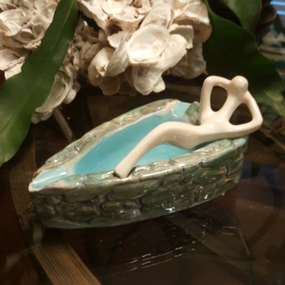 None Other - Rare Vintage Heart Shaped Ashtray With Lady